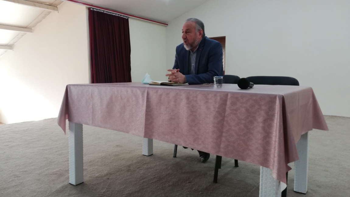 Meslek Dersleri Emekli Öğretmeni Yaşar YILDIZ tarafından öğretmen ve öğrencilerimize seminer verildi.